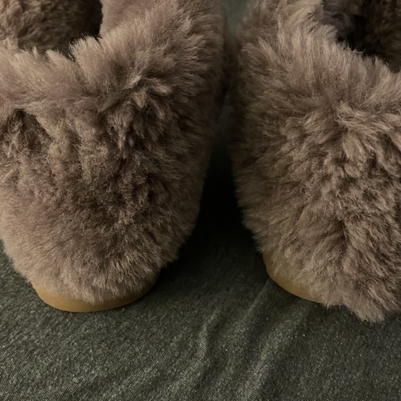 LOWEST!- Size 9 bailey button excellent condition Uggs. - Picture 14 of 15